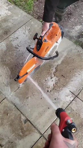 VEVOR Electric Concrete Saw, 16 in, 3200 W Motor Circular Saw Cutter with Max. 6 in Adjustable Cutting Depth, Wet Disk Saw Cutter Includes Water Line, Pump and Blade, for Stone, Brick | VEVOR Home Improvement