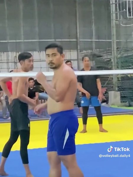 ខ្ញីកាន់តែចាស់កាន់តែហើលរបស់គេមែន បងចាន់សារ៉ូហៅស្មាត់ក្អាត Best Volleyball Player #viralvideo #viral #viraltiktok #volleyballplayer #volleyballworld #volleyball #khmer #khmertiktok