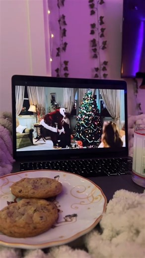 7.3K views · 285 reactions | pov baking cookies in december❄️ countdown 145 days! #baking #chocolatechipcookies #fyp #foryoupage #christmas #xmas #christmascountdown #christmasti | Christmas All Year Long | Facebook