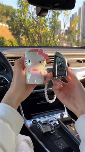 liuxai on Instagram: "These Hello Kitty keychains are so cute! I love them so much! They come in various car models. I need to get one right away! #keychain #carkeychain #HelloKT #cartoonkeychain"