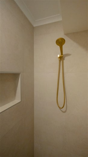 The shower head placement mistake tall people hate... ‘I’m washing my hair bent over!’ 🚿 Standard shower head height is 2000-2100mm - perfect if you’re average height. But if you’re 180cm or taller, you’re spending every shower hunched over like you’re washing your hair in a bucket. Here’s why custom shower head positioning matters: • Standard heights don’t work for everyone 📏 (One size fits all = one size fits nobody perfectly) • Ceiling-mounted rainfall heads solve height issues ✨ (Water com