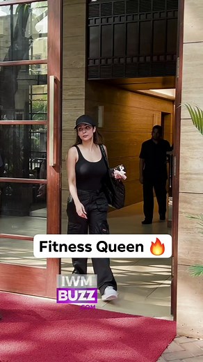 Malaika Arora flaunts her picturesque figure in all black look 🖤 Follow us IWMBuzz #MalaikaArora #fashion #celebrity #reels #reelsindia #reelkarofeelkaro | IWMBuzz