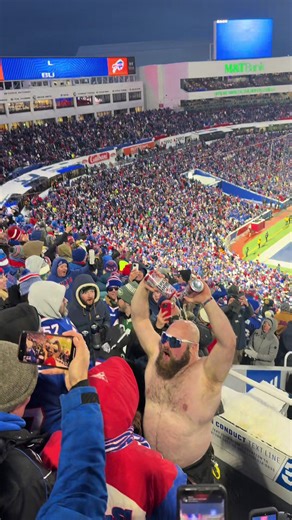The final game in Ralph Wilson Stadium 🏟️ #buffalony #gobills #billsmafia #nflplayoffs #snowday