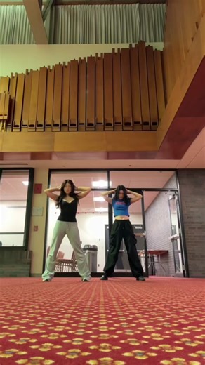 Dramatic Split in Lisa's Choreography Performance