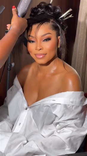 Makeup by Persy on Instagram: "JULIET ❤️✨ Kicking off December with our stunning bride 🎄🤍 from Germany 🇩🇪 Makeup @persy_glamz Hairstyling @hairlegance_by_mich Photography @visionxperience Videography @jb_visualss Planning @merge_id_es Decor @Lamore_bella_events MC @Mcdesiant Food @Joydelicaciescatering Local Bar @giftedhands_local_bar DJ @djpluzzgh Live blogger @gmlivephodio_ Center @Phoenixvilla Cake @flosa_cakes_and_pastries"