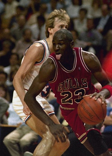 Michael Jordan with the buzzer beater vs the cavs #cleveland #MJ #NBA | Two Three Gaming