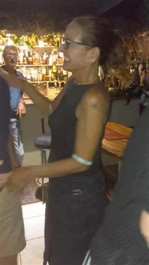 How special is this? 🇳🇱❤️ Two Dutch families, both on holiday in beautiful Cannon Rocks, meeting for the first time right here at Roes — thousands of kilometres from home, yet brought together in one small, magical place. Moments like these remind us why we love what we do. | Roes Restaurant