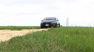 A gender reveal like you've never seen before! 👶 Watch how one Waxahachie couple dropped the news to their family and friends from 17,000 feet above the ground! DETAILS: http://on.wfaa.com/2prSJgU 🎥: Jaren Garcia | WFAA
