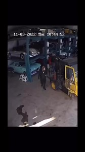 Delorean FALLS OFF LIFT 😱😱😱 | Delorean Rental