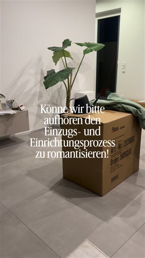 Cindy | Hausbau • Interior • Eigenleistung on Instagram: "DIE WAHRHEIT!! 🥲 Hier auf Insta wird der Einzugs- und Einrichtungsprozess immer so schön dargestellt. Dann ist man selbst mittendrin und bemerkt das nichts wirklich fertig ist, Kartons die neue Deko darstellen und man eine Baustelle nach der anderen aufmacht. 😂 Wir haben gelernt, wohnen ist ein Prozess! Also lassen wir uns doch einfach nicht davon stressen. 😌 Alle die die gleiche Phase durchleben, ihr seid nicht alle, auch bei anderen 