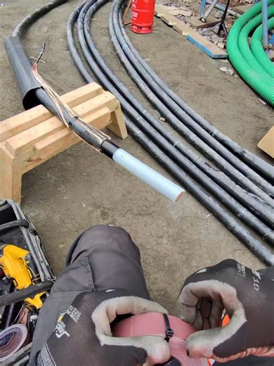 41K views · 1.3K reactions | Don’t you just love it when a tiny bit of semicon stays in the insulation? A quick rub with 320 then 400 grit 3M sandpaper and it’s gone, smooth as anything. I always finish off with the back of some tape for that perfect shine. No idea why it works, but it does — give it a go! | High Voltage Harv | Facebook