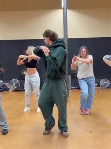 Dynamic Dance Choreography to Cardi B's Magnet