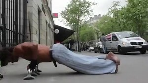 Homeless bodybuilder! What an inspiration. #RESPECT He even has supplements! | Addicted to the GYM