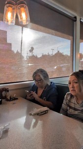 Having dinner with my sisters and my girl Polly's pies in Long Beach | Carlos Cordova