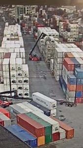 OMG ‼️ OPERATOR Y | Chief celebritie equipment operator icon9