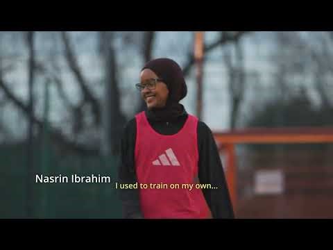 Liverpool FC Women's Faye Kirkby surprises LFC Foundation participant, Nasrin!