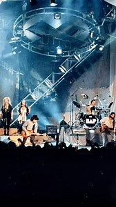 Wir hatten reichlich Spaß dabei, für die 90er Box all diese alten Fotos raus zu suchen. Habt ihr Fotos aus den 90ern, auf denen ihr BAP Konzerte besucht, Selfies mit den Musiker*innen oder mit eurem Lieblingsshirt von BAP? Dann ladet es hoch. Wir machen aus euren Einsendungen ein schönes 90er Jahre BAP Musikvideo. Das kommt dann auch auf YouTube. Alle Infos hier im Link: https://contest.universal-music.de/bap-90er-video/ | BAP