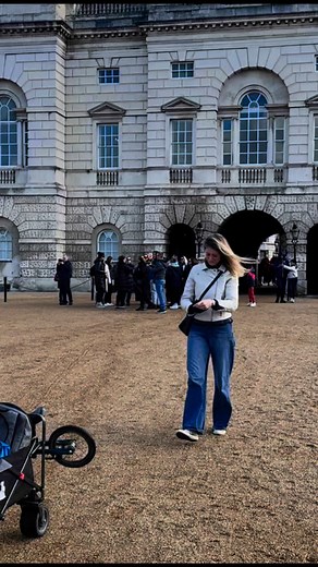 20K views · 341 reactions | UK mounted Police Charge at these ignorant Tourists #fbreelsfypシ゚viralfbreelsfypシ゚viral2025 #everyonefollowers #kingsguard | London Kings Guards LKG | Facebook