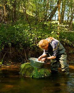Mining For Crystals In A River! | Bored Panda Art