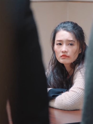 He calmed her with a warm embrace😊 #海上繁花 #TearsinHeaven #窦骁 #DouXiao #李沁 #LiQin #酷看独播剧场 #KukanDrama #中国电视剧 #ChineseDrama #cdrama | 酷看独播剧场