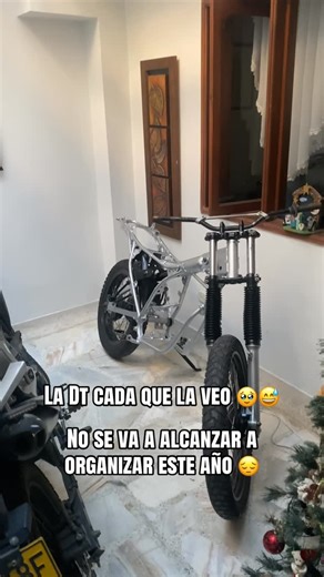 Accesorios | Pintura on Instagram: "Asi va el proyecto de la dt de la casa, falta reparar el motor y organizar su vestido y sale #yamaha #dt125 #dt175 #restauracion #paint"