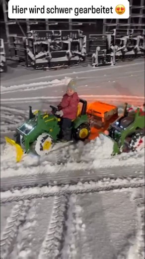 STARK-Traktoren.com on Instagram: "#spielzeug #modellbau #trettraktor #traktor #Elektronik spass sicherheit rollytoys trecker geschenk elektrofahrzeuge starktraktoren, stark_traktoren, unimog, steerix, fendt, johndeere, steyr, newholland, masseyferguson, claas, megatrailer, multitrailer"