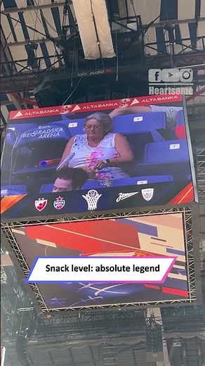 Woman Makes Whole Loaf Sandwich at Basketball Game — Crowd Loves It! 😂🥪|| Heartsome 💖