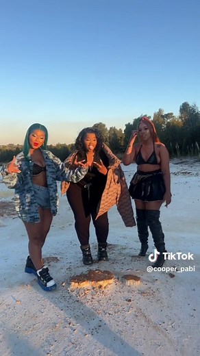 my fav clowns😭🤣❤️ @Nkosazana_Daughter @Mawhoo_ #pabicooper