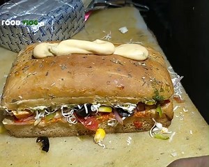 Preeti Sandwiches and Juice Center is one of the most popular place for fast food at Thane. They got a lot of varieties of sandwiches and juices. Best for summer smoothie ideas #SummerSmoothie #Sandwich #Street | Mumbai Food Vlog