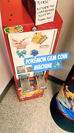 Pulling gems in the coin machine #pokemonchannel #coinmachine #pokemoncards #pokemon #tradingcards