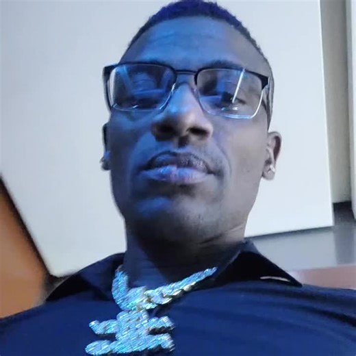 @Sean Lamar aka @dj_syxx6 somewhere in d world 🌎 #followers #highlights #