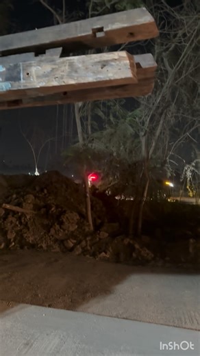 Jui Gadkari on Instagram: "Aaj na rahvun hey reel post kartey.. geli 3.5 varsha me Madh island navacha eka atyanta vaait area madhe shoot kartey.. ho vaaitach karan ithe kuthlyach suvidha nahit.. agdi basic hi nahi.. tasa tar ha INS hamla cha mhanje defence cha area. Tarihi itka durlakshit???? Geli 3.5 varsha ithe rastyacha kam suruch ahe.. tappya tappyat suru ahe.. aramat suru ahe.. roj navin khadde.. roj navin tras.. tyat saturday sunday ithe khaas jatra lagte Aksa beach la.. ji litrelly traff