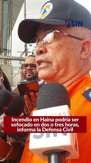 Unos 37 técnicos de la Defensa Civil colaboran para sofocar incendio en empresa de Haina. Defín Rodriguez subdirector de la entidad informó que las labores podrían terminar de dos a tres horas. Amplía esta información en nuestra web: www.noticiassin.com y síganos en vivo por nuestro canal de Youtube Noticias SIN. Allí encontrarás todos los detalles y el contexto completo de esta noticia.