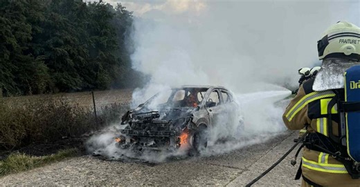Une voiture en feu à Wasseiges rue de Merdorp