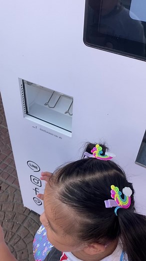 Exploring the Interactive Vending Machine Experience