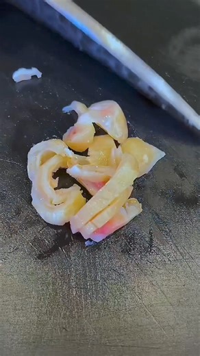 735K views · 12K reactions | Full course of Stonefish️ Stonefish is very poisonous, but it's really delicious and you can eat up the whole fish! ■Ingredients -Stonefish(wild caught) -Shiso leaves -Radish -Grated daikon with chili -Hojiso flowers -Potato starch -Salt -Pepper -Sudachi citrus -Broth -Red miso -Green onion -Ponzu sauce -Chives -Rice | Chef Hiro | Facebook