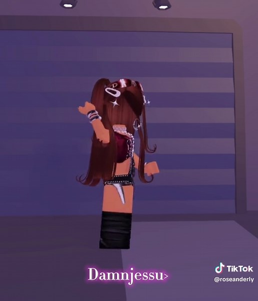 Exploring Cute Roblox Outfits for Y2K Aesthetic