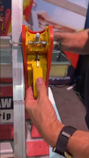 Gutter Clamp To Secure Ladders! #cooltools #SafetyFirst #Innovation