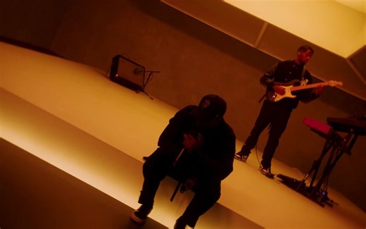 6LACK 最新现场表演新歌《Talkback》！