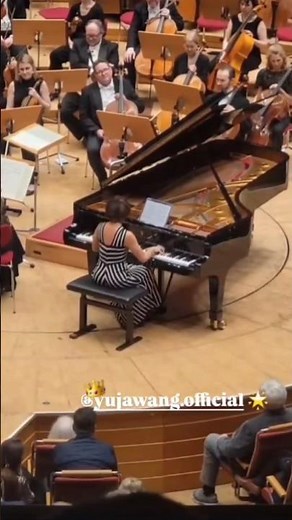 Yuja Wang Serving Striped Virtuoso Goodness ✨️ 🎼 #pianist #virtuoso #classical #musician #recitals