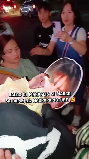 Marco Masa Dinumog ng Mga Fans sa Restaurant