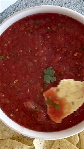 ❤️EASY HOMEMADE SALSA❤️ Our Easy Homemade Salsa takes less than five minutes to make and tastes like your favorite restaurant style salsa. It makes three pints, so plenty to feed a crowd or share with friends. #salsa #homemadesalsa #chipsandsalsa #5minutesalsa https://prettyprovidence.com/5-minute-salsa/