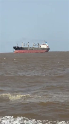 Bulk carrier ship beaching in Alang yard
