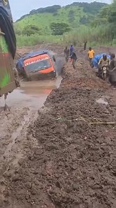 3.2M views · 24K reactions |  La puissance d'un camion Mercedes-Benz  | Les routiers et les camions de Madagascar | Facebook
