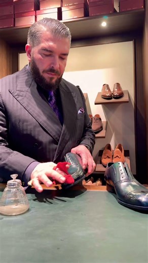 Royal green oxford shoes patina and mirror shine. #shoes #fashion #royal