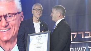 "הכדורסלן הישראלי הגדול אי פעם": מיקי ברקוביץ' קיבל את פרס ישראל