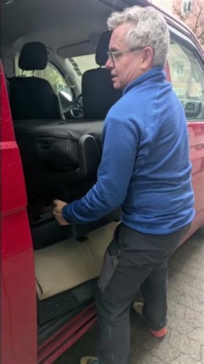 #vw T6 Multivan 3'er Sitzbank 90 kg ausbauen. Remove 3 seater bench 90kg #diy #automobile #bus