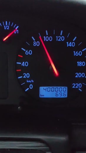 VW Passat B5 4 litry na 100 #shorts #short #ldclassic#shortvideo #car #cars #youngtimer #oldtimer