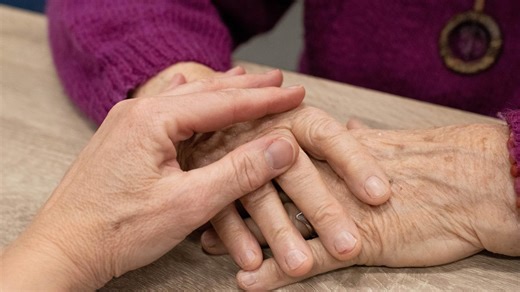 Aide à domicile : l’État rejette une hausse des salaires, pour la 3e fois depuis 2025
