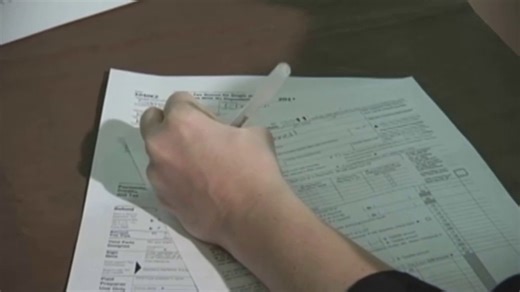 Estudiantes de Miami Dade College se forman como preparadores de impuestos y ofrecen ayuda gratis